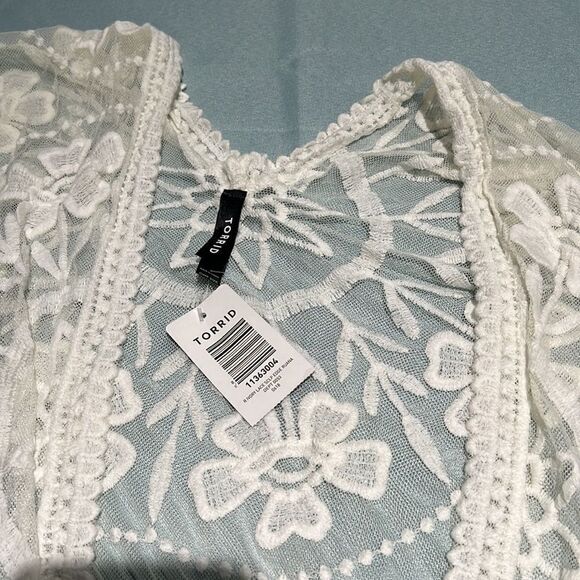 Torrid IVORY CUTOUT SCALLOPED LACE RUANA KIMONO C23 - Picture 5 of 7